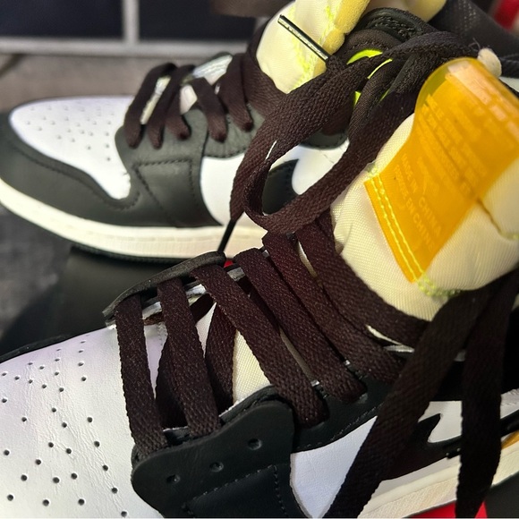 Jordan 1 Retro High OG "VOLT GOLD" | 4.5Y (GS) | blk wht gold yellow | Like New - Picture 7 of 12
